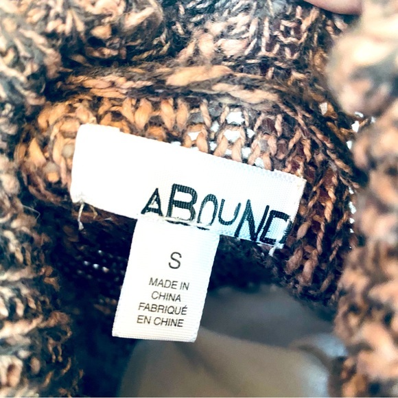 Brand: Abound. Turtle neck sweater. 71% cotton, 29% Acrylic. Size: small. - Picture 8 of 9